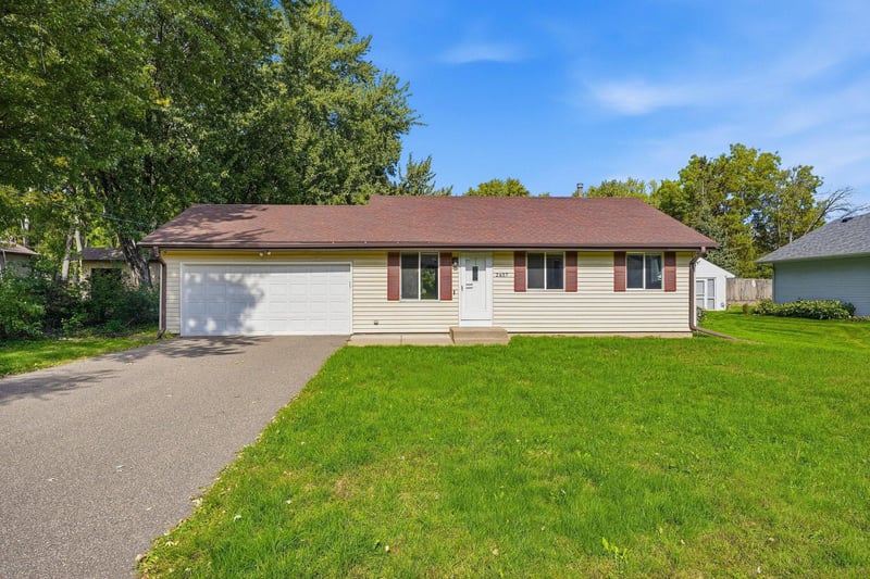 2657 5th St E, Maplewood, MN 55119
