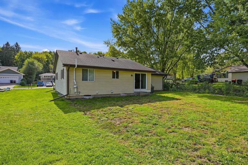 2657 5th St E, Maplewood, MN 55119