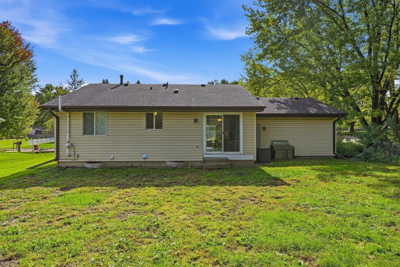 2657 5th St E, Maplewood, MN 55119