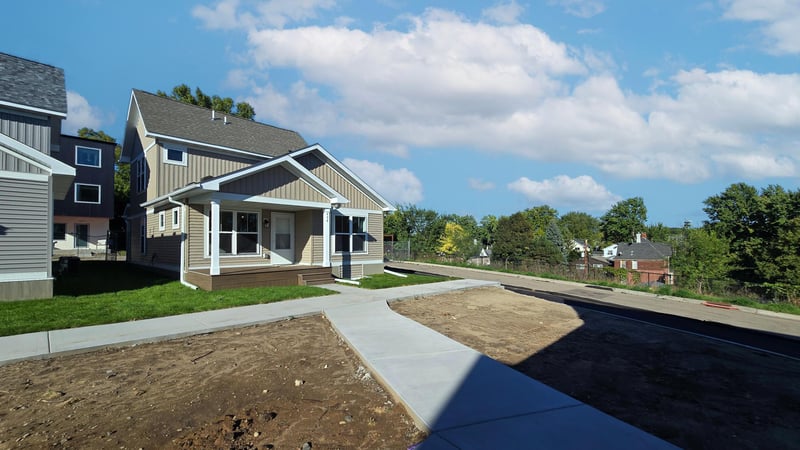 422 Rivoli Dr, Saint Paul, MN 55130