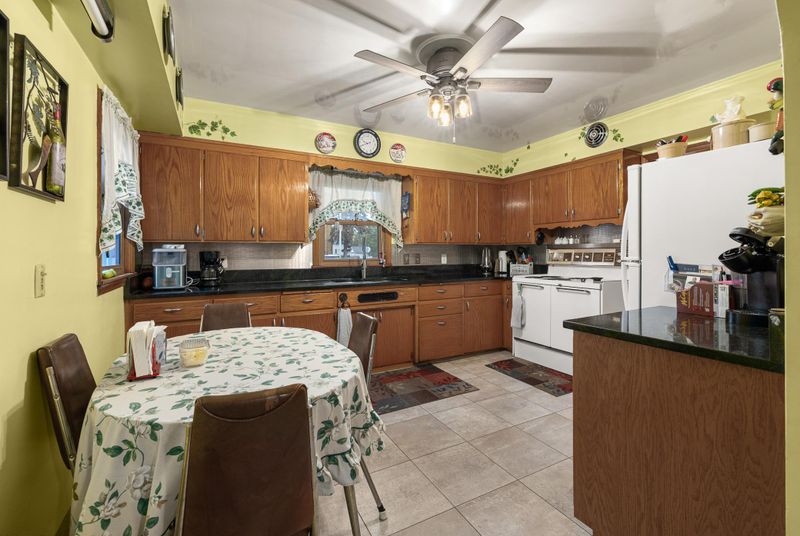 320 Broadway Ave W, Little Falls, MN 56345