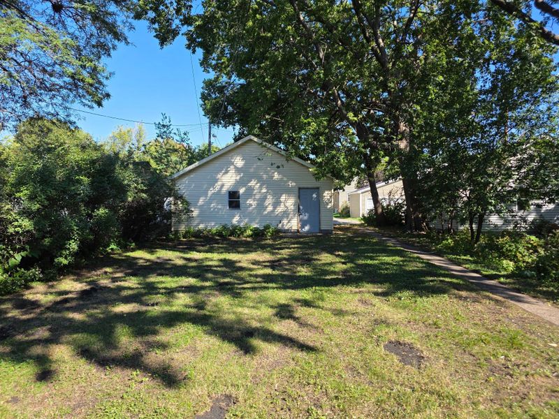 938 17th Ave SE, Minneapolis, MN 55414