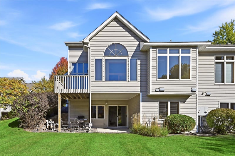 1013 Hesli Hill Ct, Shoreview, MN 55126