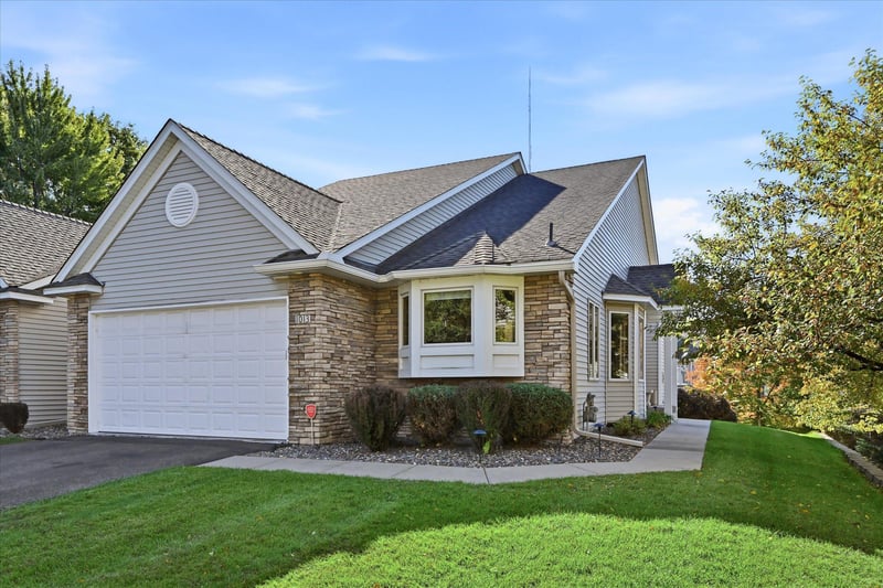 1013 Hesli Hill Ct, Shoreview, MN 55126