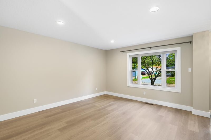 412 E 1st St, Chaska, MN 55318