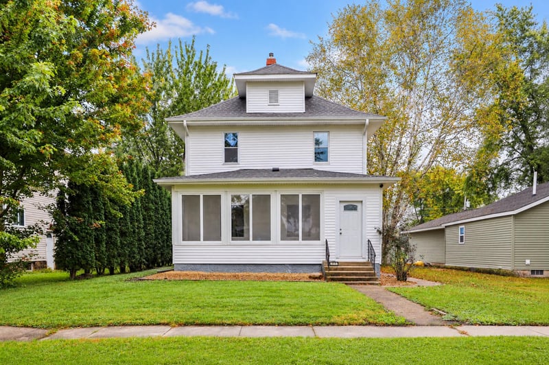 403 2nd St, Lyle, MN 55953