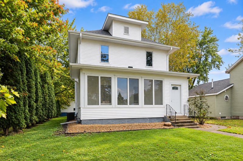 403 2nd St, Lyle, MN 55953