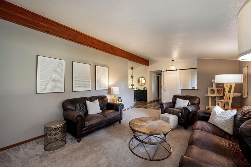 11404 330th Ave, Blue Earth, MN 56013