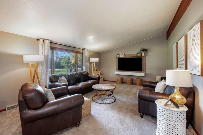 11404 330th Ave, Blue Earth, MN 56013
