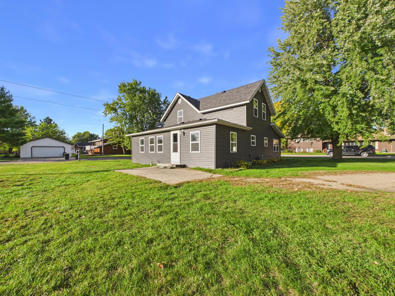 418 1st Ave SW, Melrose, MN 56352