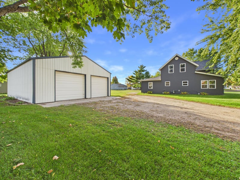 418 1st Ave SW, Melrose, MN 56352