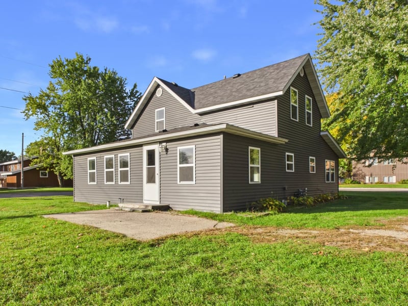 418 1st Ave SW, Melrose, MN 56352