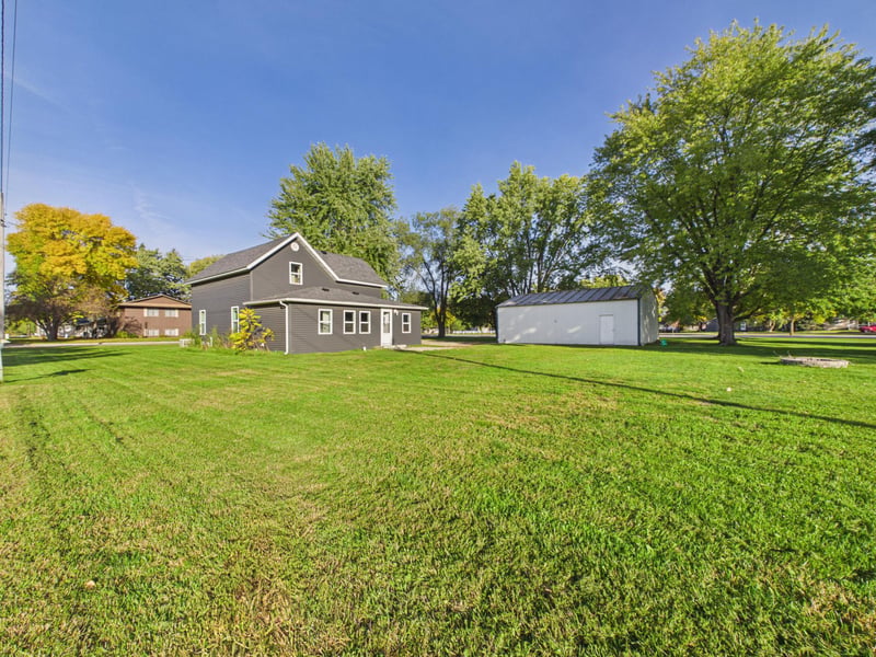 418 1st Ave SW, Melrose, MN 56352