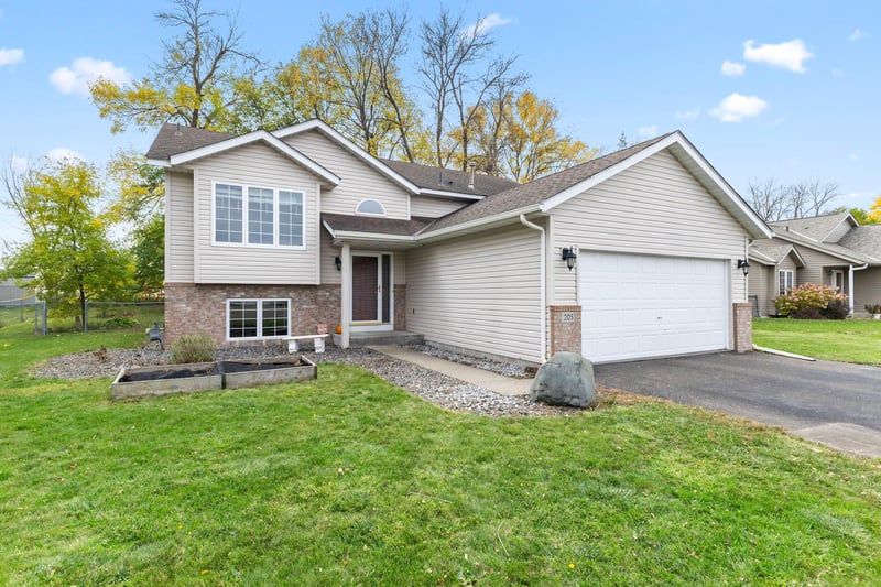 205 Carissa Ln SW, Saint Michael, MN 55376