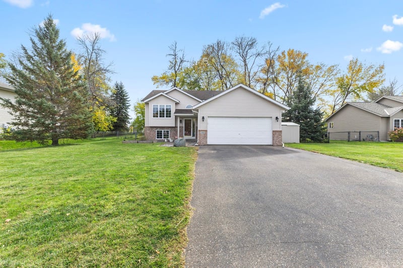 205 Carissa Ln SW, Saint Michael, MN 55376