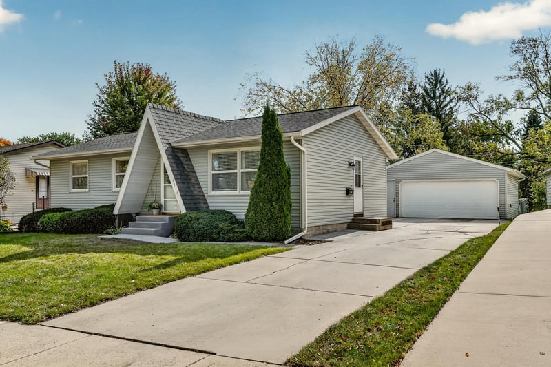 3716 1st Pl NW, Rochester, MN 55901