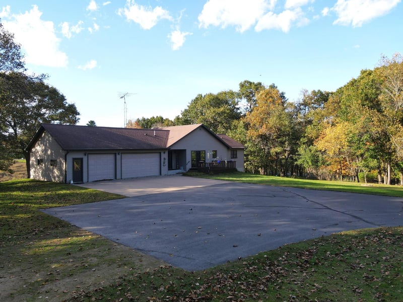 W2089 Spring Creek Rd, Durand, WI 54736