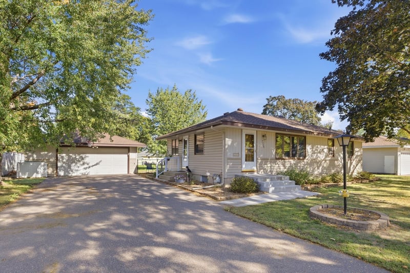 7208 Hartkopf Ln, Brooklyn Park, MN 55428