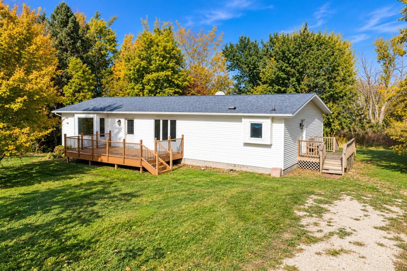 10097 72nd Ave SW, Ellendale, MN 56026
