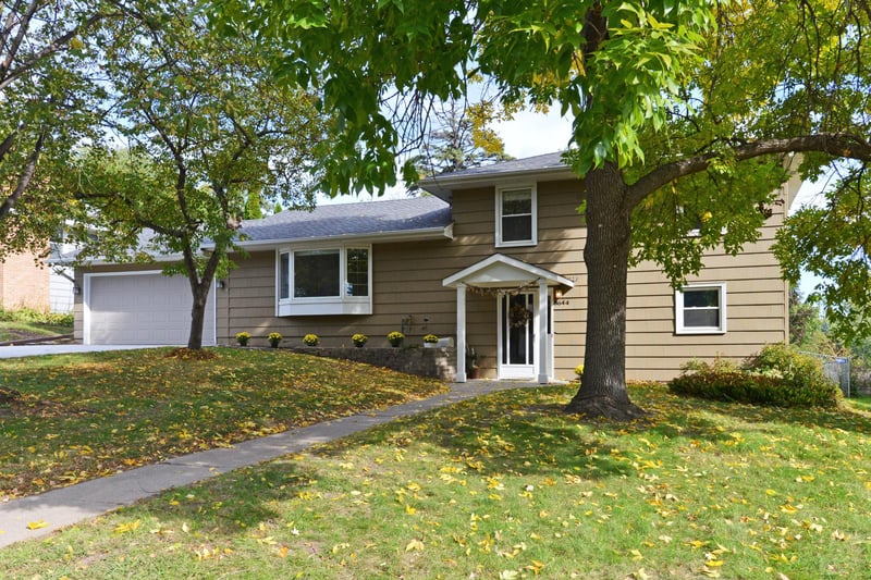 8644 Poplar Bridge Curve, Bloomington, MN 55437