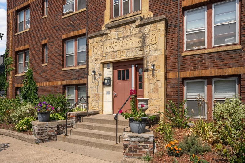 1171 Selby Ave, Saint Paul, MN 55104