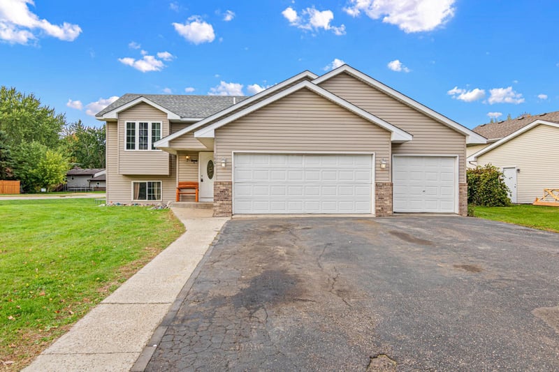 1601 Maple Ave, Buffalo, MN 55313