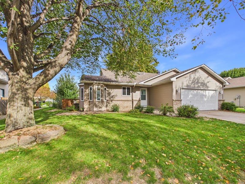 1083 98th Ave NE, Blaine, MN 55434