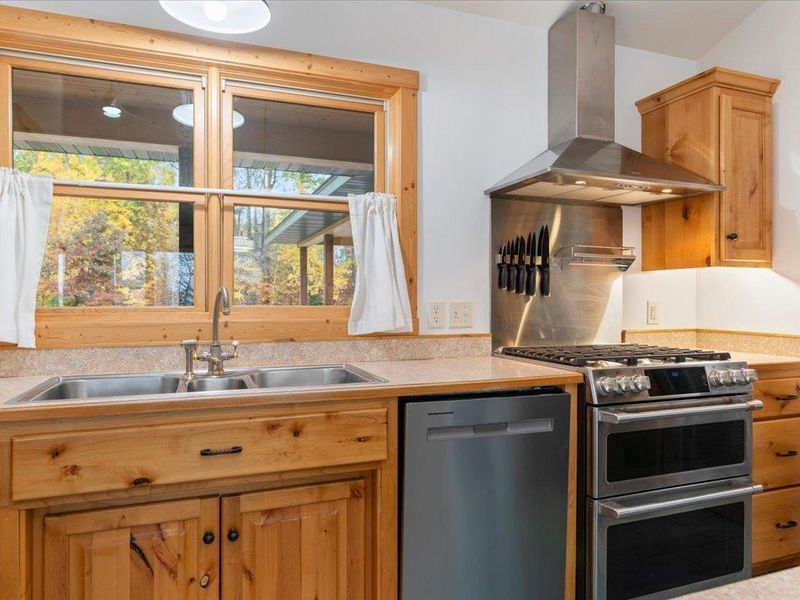7156 Wallins South Shore Dr, Pequot Lakes, MN 56472