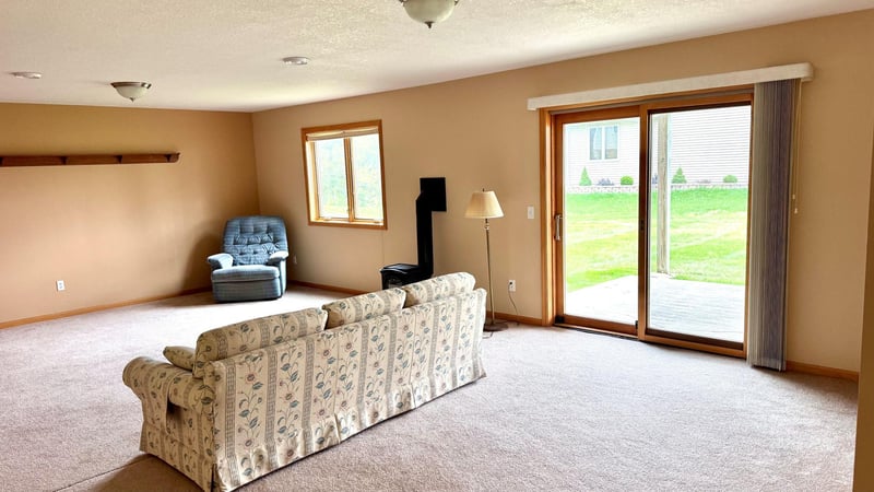845 Deer Ct NE, Montgomery, MN 56069