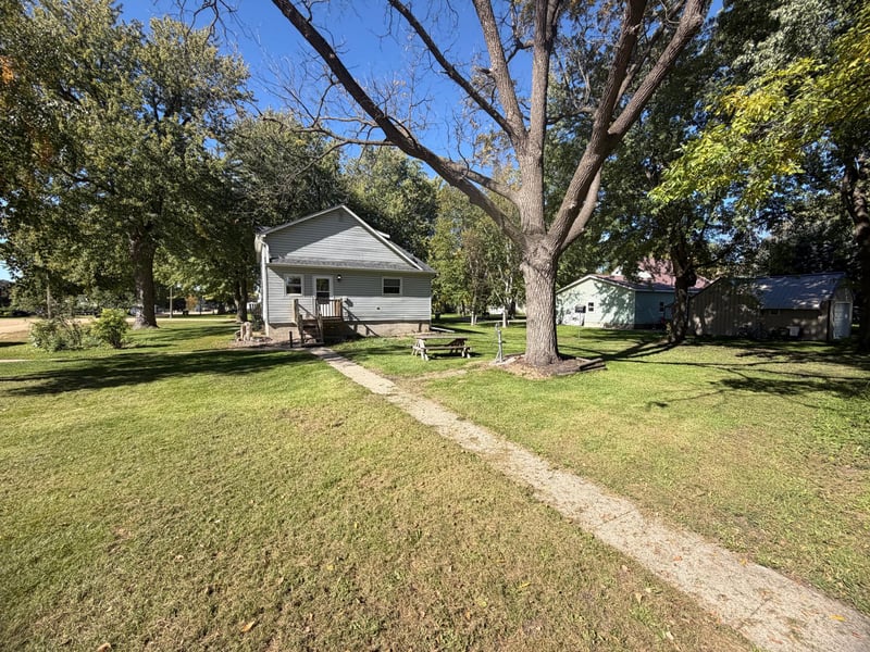 210 2nd St, Rushmore, MN 56168