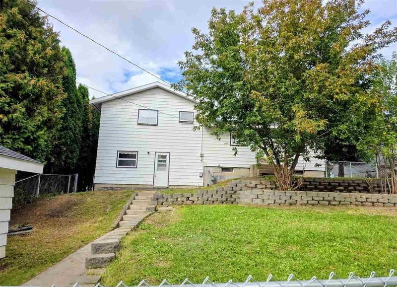 15 11th St NW, Chisholm, MN 55719