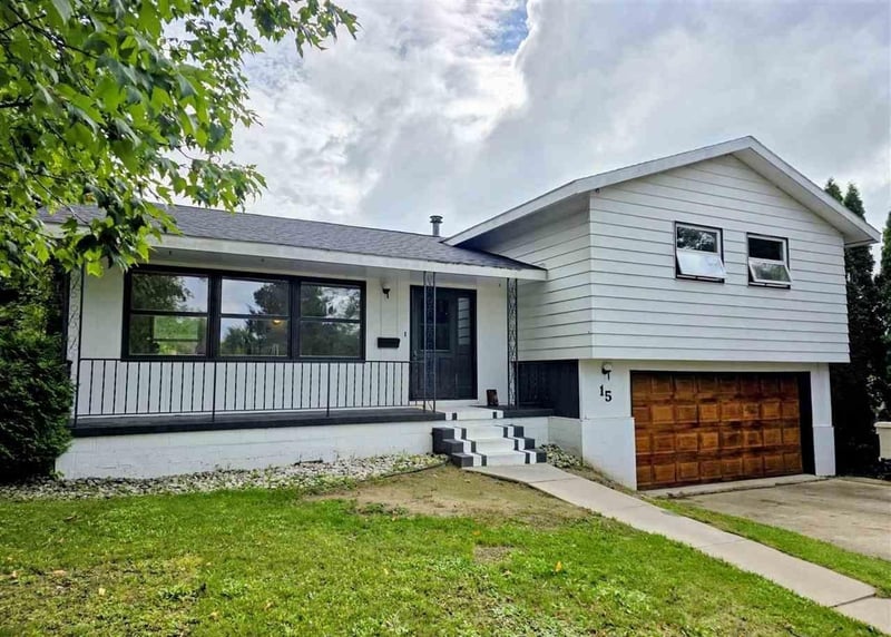 15 11th St NW, Chisholm, MN 55719