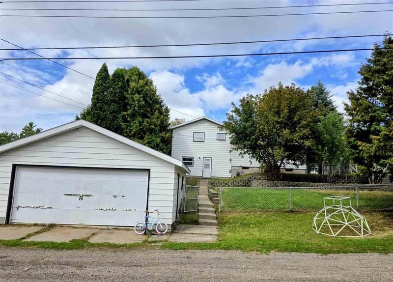 15 11th St NW, Chisholm, MN 55719