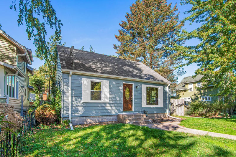 1347 Searle St, Saint Paul, MN 55130