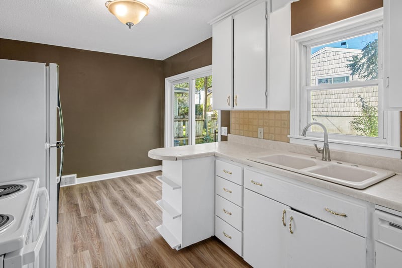 1347 Searle St, Saint Paul, MN 55130