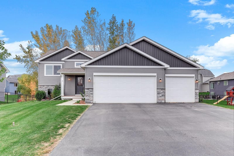 2568 Cold Lake Trl W, Mayer, MN 55360