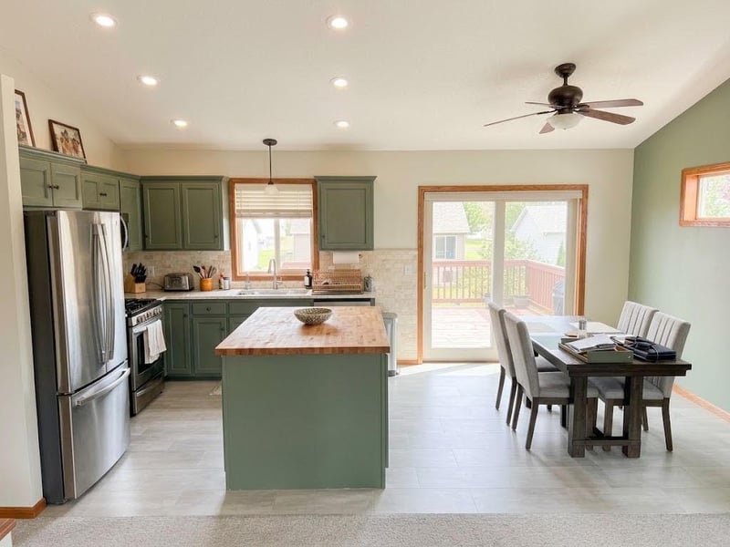 936 Ivy Hills Rd, Belle Plaine, MN 56011