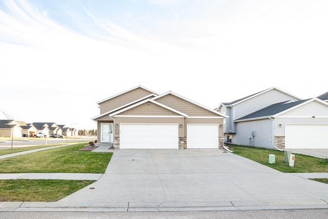 3053 38th Ave S, Moorhead, MN 56560