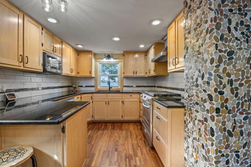 2078 Poplar Ln, Dresser, WI 54009