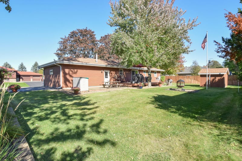 2376 Standridge Ave, Maplewood, MN 55109