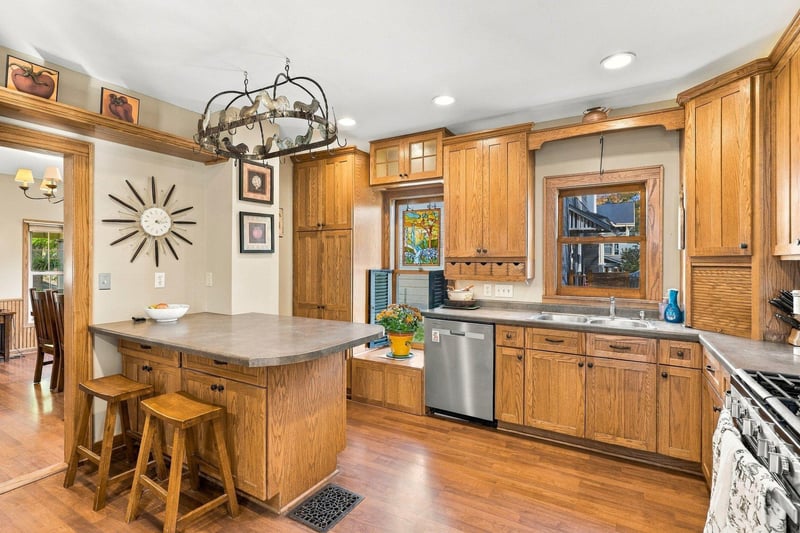 212 6th St E, Northfield, MN 55057