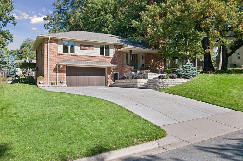 6100 Idylwood Dr, Edina, MN 55436
