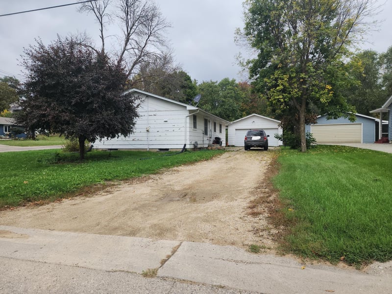211 4th Ave SW, Pine Island, MN 55963