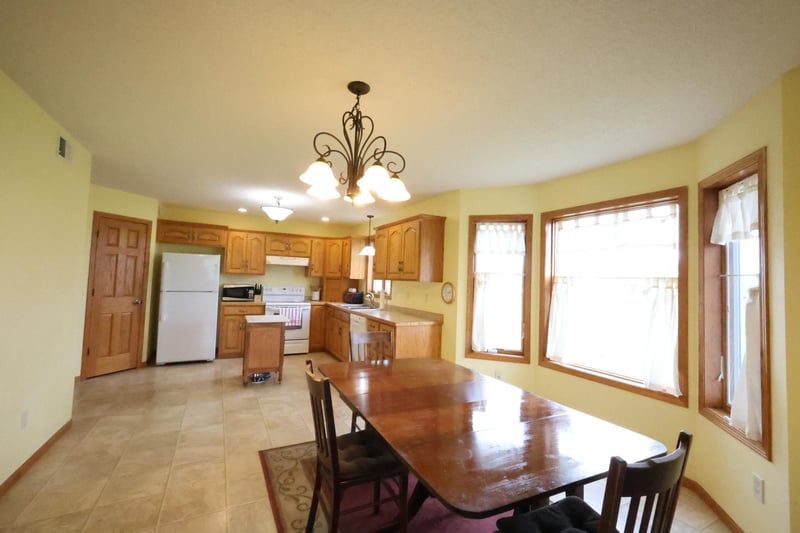 605 Cottonwood Ave, Litchfield, MN 55355