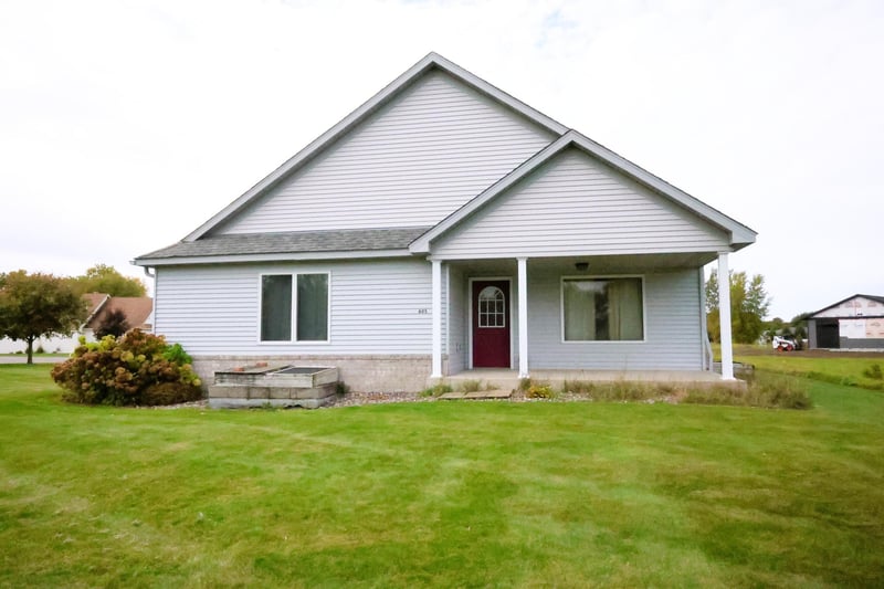 605 Cottonwood Ave, Litchfield, MN 55355