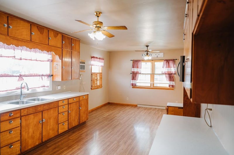 313 E Willis St, Elmore, MN 56027