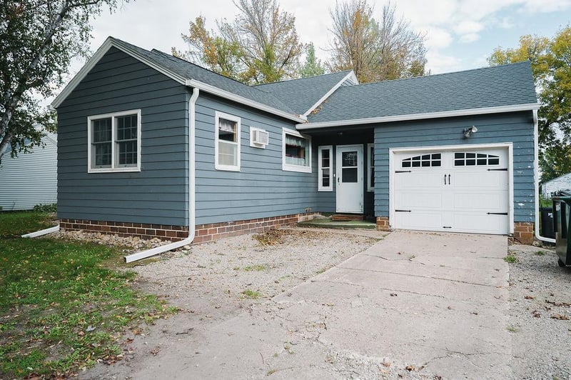 313 E Willis St, Elmore, MN 56027