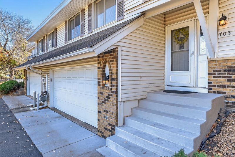 703 Evergreen Ct, Burnsville, MN 55337