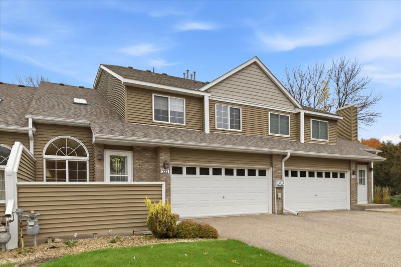 223 Primrose Ct, Vadnais Heights, MN 55127