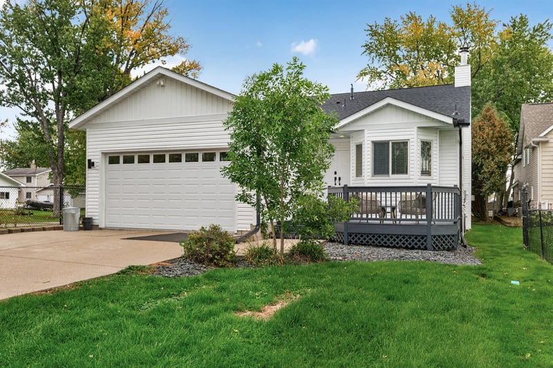 1055 N Shore Dr, Forest Lake, MN 55025